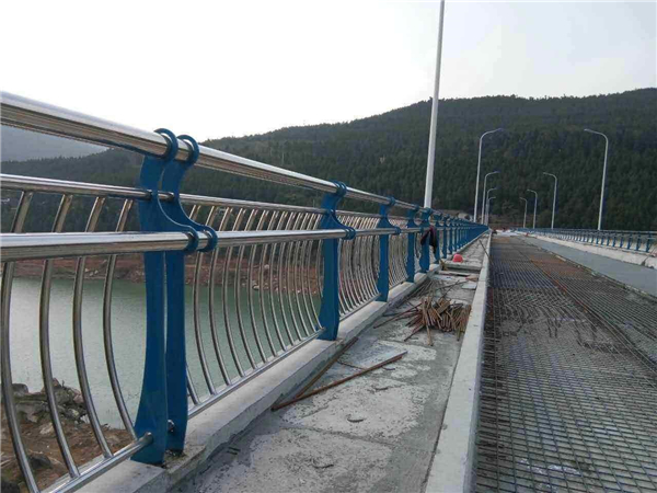 广西不锈钢桥梁护栏的特点及其在桥梁安全中的重要作用